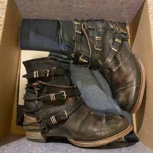 Freebird Crue Bootie size 7 in Black Distressed